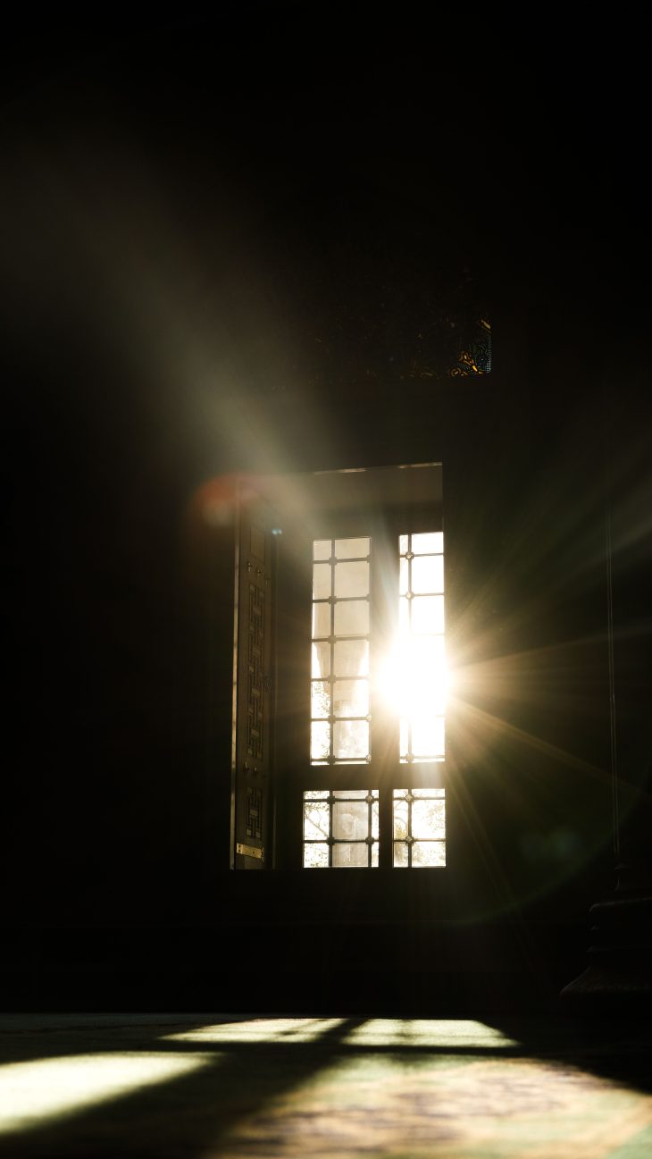 Les fentes laissent passer la lumière